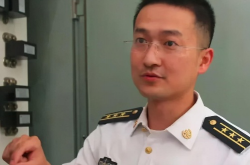 揭秘肖飞事件，拒绝援助的医生竟是低调乐队键盘手，背后故事令人震惊！