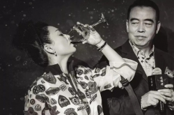 黄渤请众星聚餐，陈凯歌陈红坐主桌，现场星光熠熠，欢乐无限！