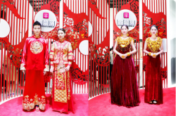 新娘身穿9.9米非遗婚服惊艳亮相，传统之美绽放婚礼现场