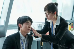 孙俪新剧与董子健拥抱戏份引爆热搜，观众泪目感叹演技炸裂！