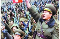 金正恩亲临坦克厂检验新家伙，揭秘朝鲜最新军事装备