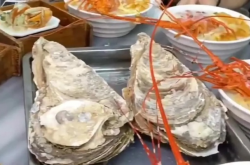 奇遇记，男子出海打捞上来的生蚝竟带商品标签，揭秘背后惊人真相