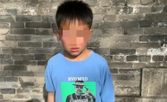 游客意外捕捉走失前画面，8岁男童走失事件引发社会关注