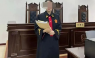 女子转身瞬间与男子相撞致骨折，法院判决获赔7万元