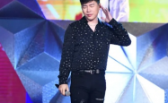 胡彦斌演唱会惊爆眼球，每位观众获赠金子，现场气氛火爆！