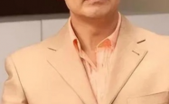 岁月如歌，风华再现，70岁寇振海倾情cos陆振华，重温经典瞬间