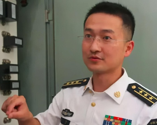 揭秘肖飞事件，拒绝援助的医生竟是低调乐队键盘手，背后故事令人震惊！