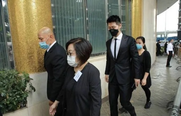 郭晶晶夫妇出席李兆基丧礼，体育明星与商界巨擘的深情致敬