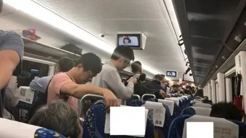 乘客动车上被困超4小时，12306官方回应处理措施及后续关怀