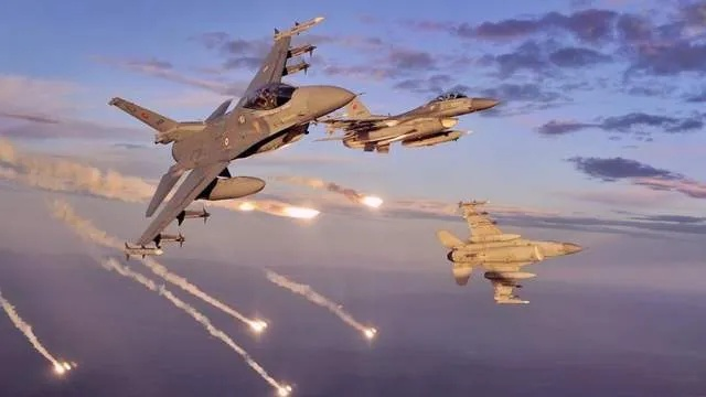 曝美军退役F-16战机正秘密运往乌克兰，国际局势再掀波澜！