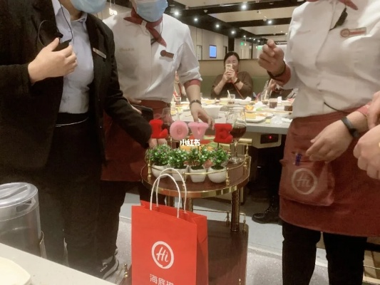 95后海底捞浪漫办婚礼 餐费仅2万展现新婚甜蜜