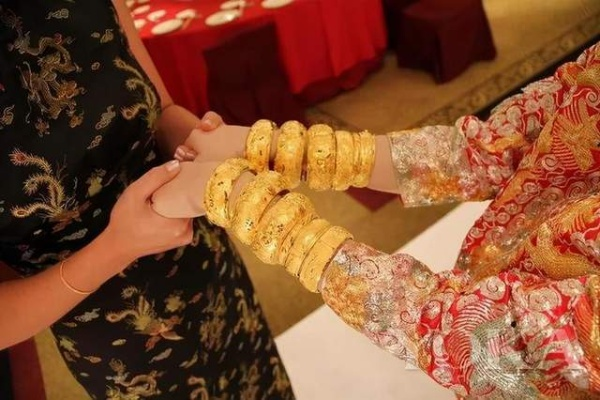 新时代婚俗新风尚，年轻人纷纷选择租借三金步入婚姻殿堂