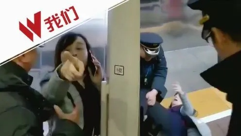 上海一女子阻挡高铁关门？真相揭秘，网络谣言不攻自破