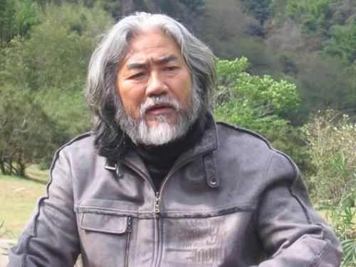 我不会跑，我是张纪中，一位影视巨匠的坚韧与智慧之旅