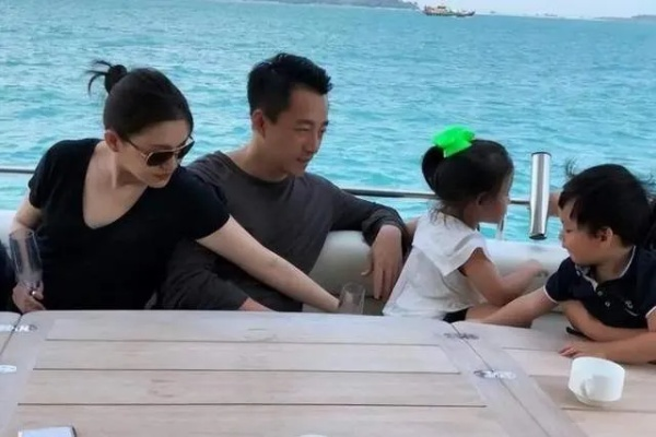 汪小菲马筱梅被曝正度假，婚礼未取消，爱情甜蜜依旧