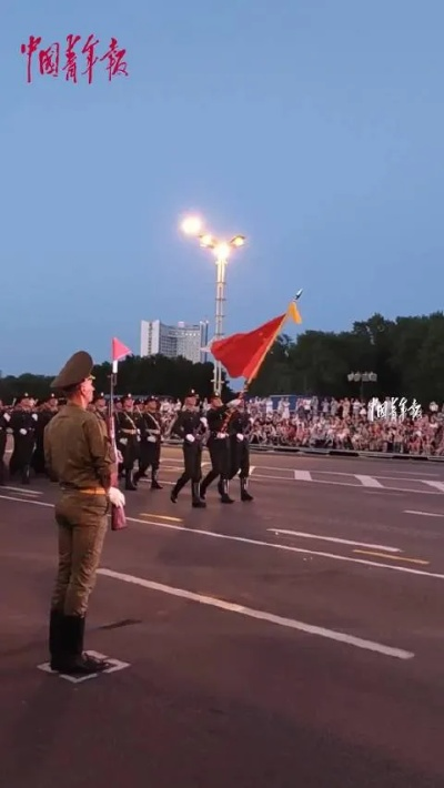 正步铿锵，鼓点激昂—解放军正步与白俄军乐团鼓点硬控的震撼交响