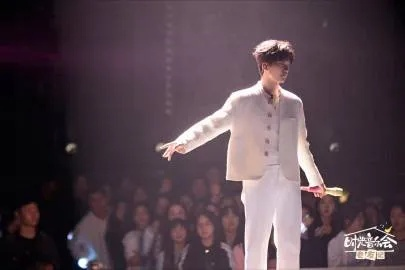 黄子弘凡与肖俊深情合唱人鱼的眼泪，演绎凄美爱情故事
