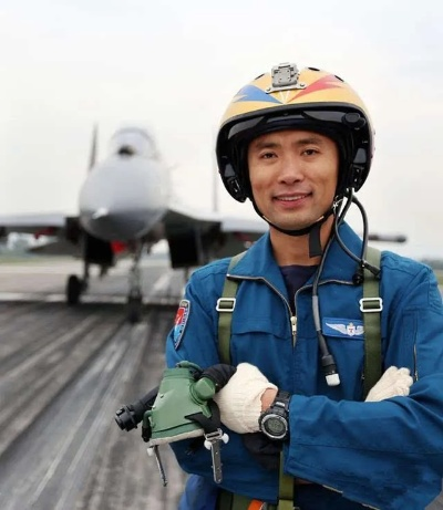 幸福航空全面停航背后，飞行员直播揭秘欠薪困境