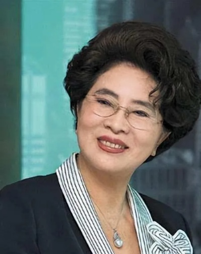 韩国93岁冻龄女校长再引热议，岁月在她身上仿佛静止，揭秘她的逆龄秘诀