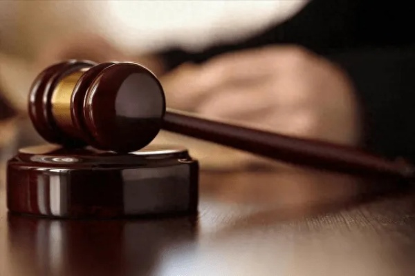 新华社深度解析肖飞董袭莹事件，法律与人性的碰撞，社会关注的焦点