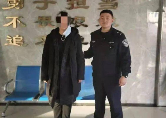 警方巧设金局，让骗子自投罗网，智慧打击犯罪显神威