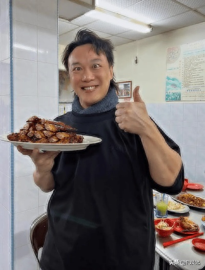 陈奕迅晒照报平安，复活后首选大快朵颐，网友直呼肉欲满满