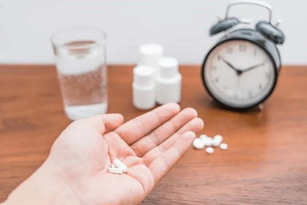 一夜之间，助眠药价格翻倍，一盒从20元飙涨至100多元，究竟发生了什么？
