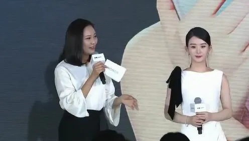 赵丽颖被曝恋情后首现身，甜蜜互动引粉丝热议！