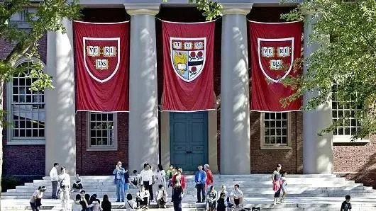 哈佛大学宣布，现有外国学生必须转学，国际教育格局再掀波澜