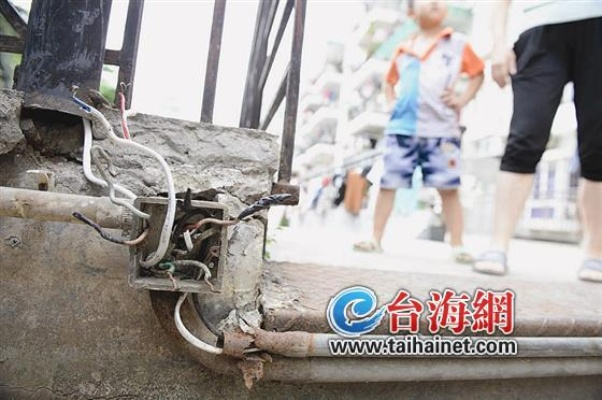 儿童疑触碰路灯电桩身亡，悲剧引发公共安全问题关注