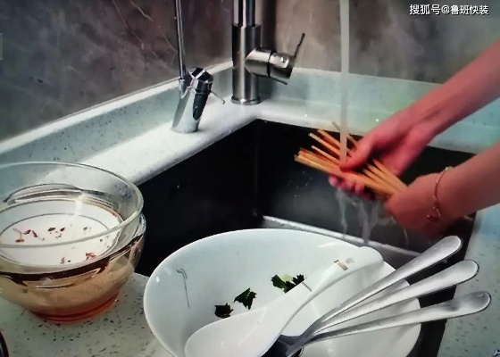 饭前烫碗，传统习惯还是健康误区？探究饭前烫碗的靠谱程度